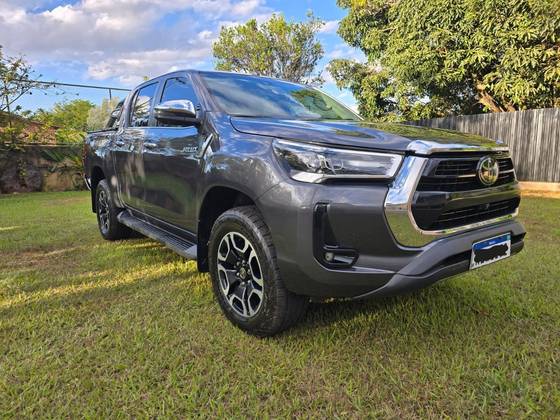 TOYOTA HILUX 2.8 D-4D TURBO DIESEL CD SRX 4X4 AUTOMÁTICO